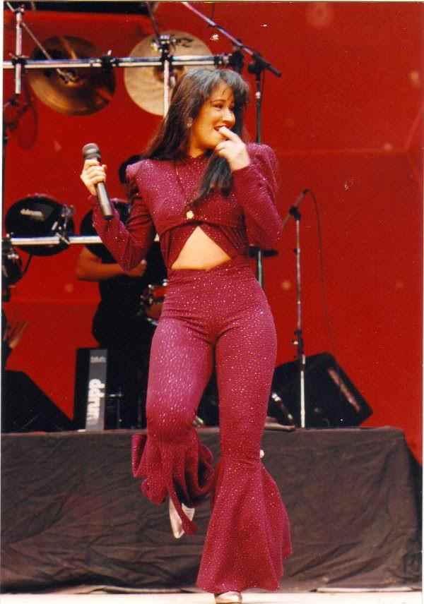 SOLD OUT! Selena 2021 Funko Pop Rocks #205 Burgundy Outfit Glitter Figure
