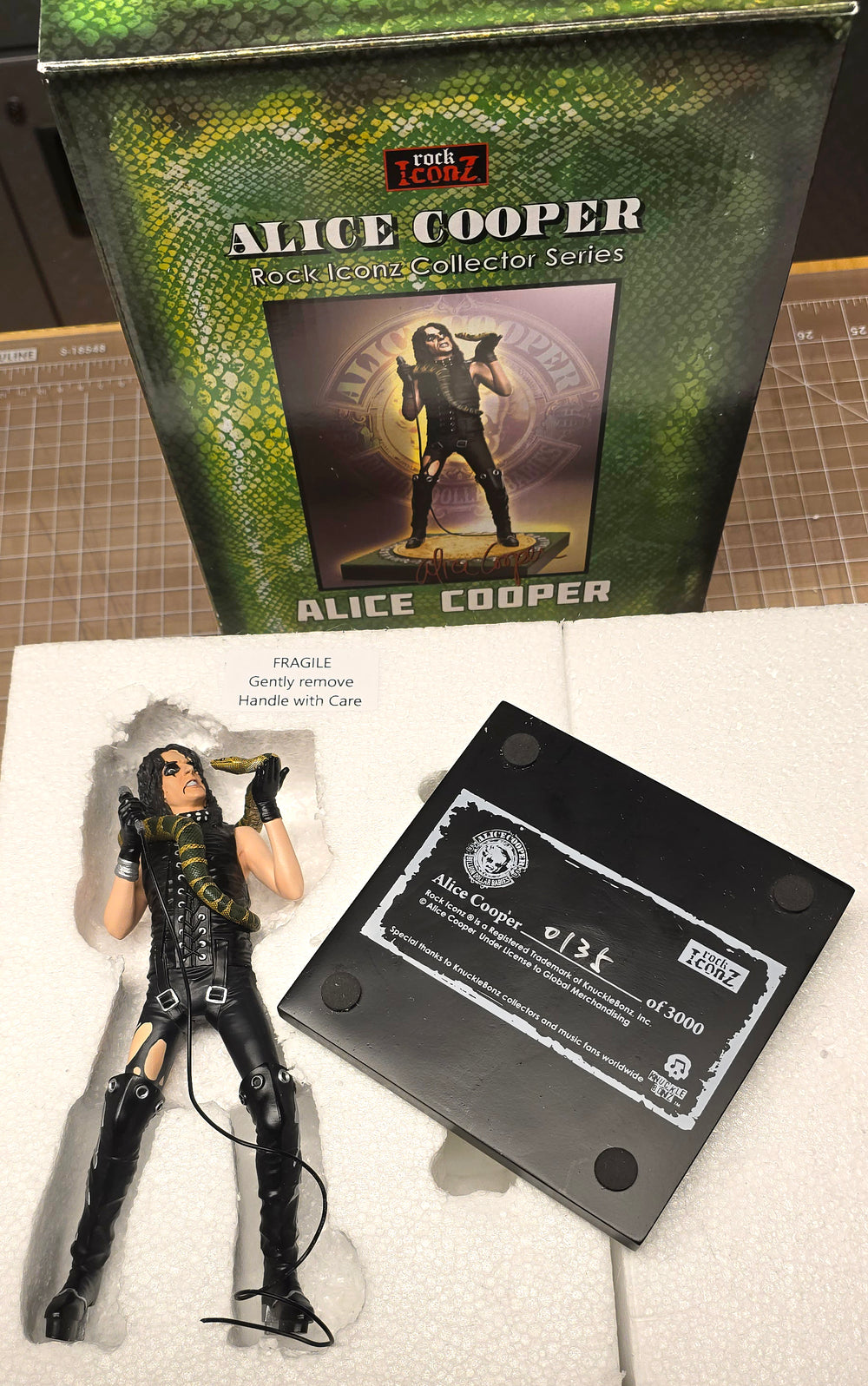 Alice Cooper 2017 KnuckleBonz Rock Iconz Alice Cooper Snake Statue #135/3000