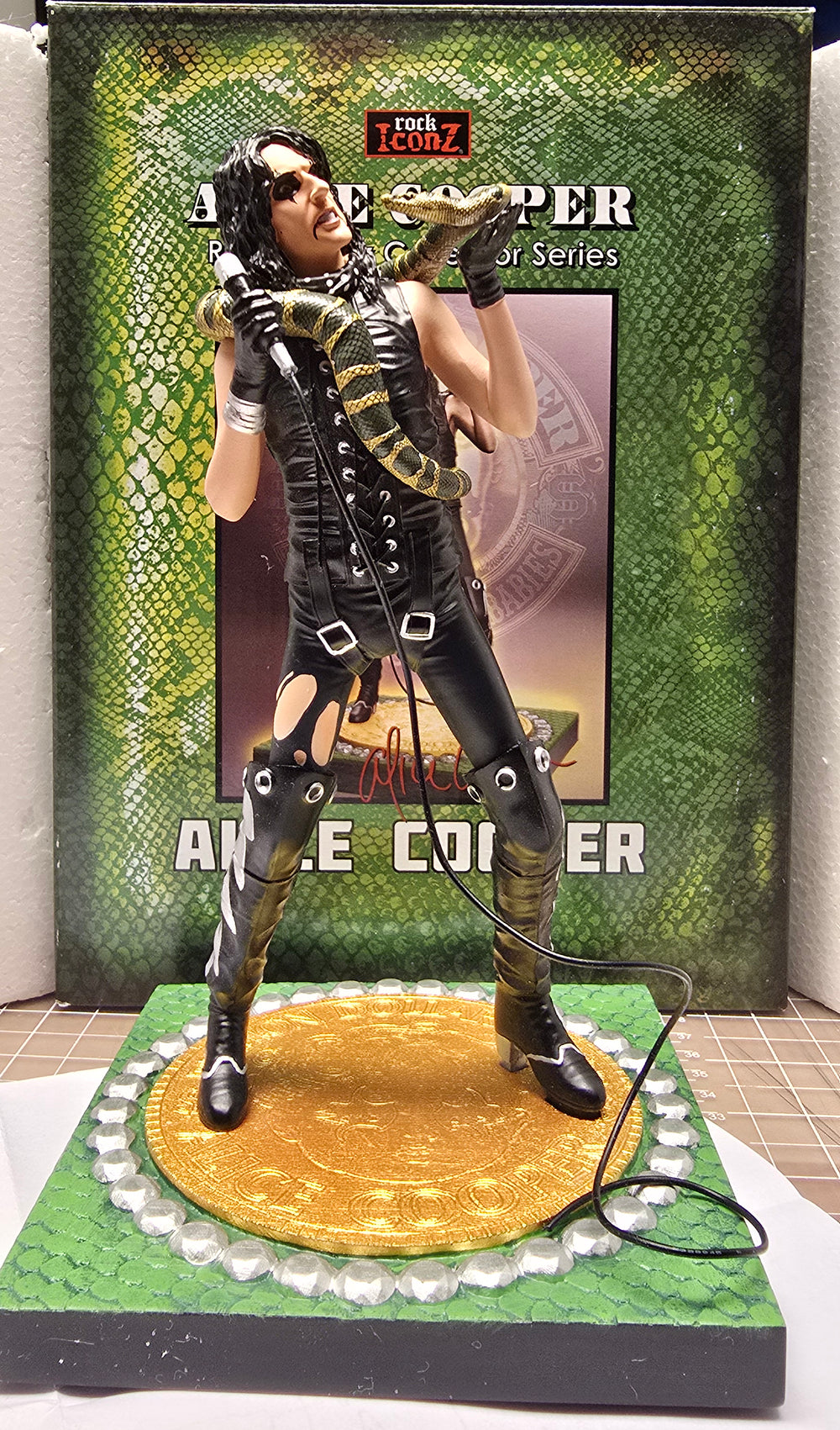 Alice Cooper 2017 KnuckleBonz Rock Iconz Alice Cooper Snake Statue #135/3000