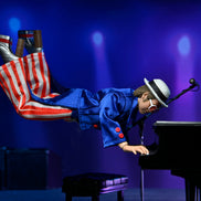 Elton John Collectible 2023 NECA Live in '76 Louder Than Concorde Tour 8