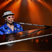 Elton John Collectible 2023 NECA Live in '76 Louder Than Concorde Tour 8