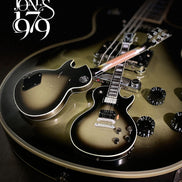 Tool Collectible Adam Jones 1979 Gibson Les Paul Custom - Antique Silverburst Mini Guitar Replica 1:4 Scale Model